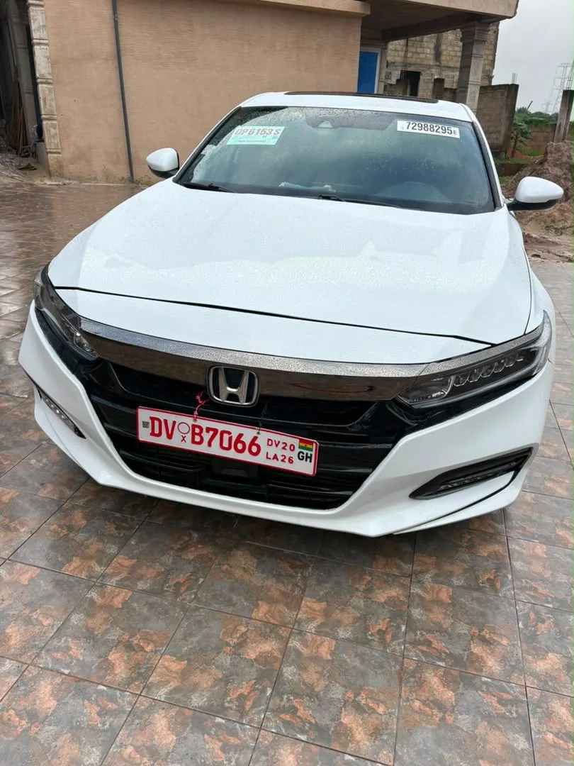 Honda Accord 2019 view 4