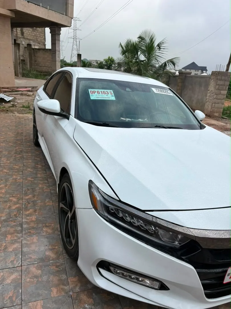 Honda Accord 2019 view 2