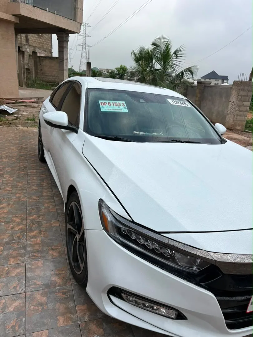 Honda Accord 2019 view 6