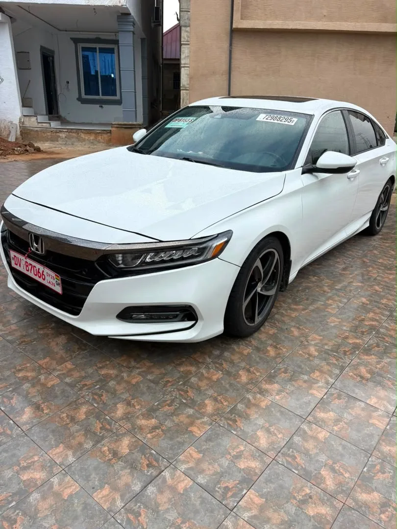 Honda Accord 2019 view 7